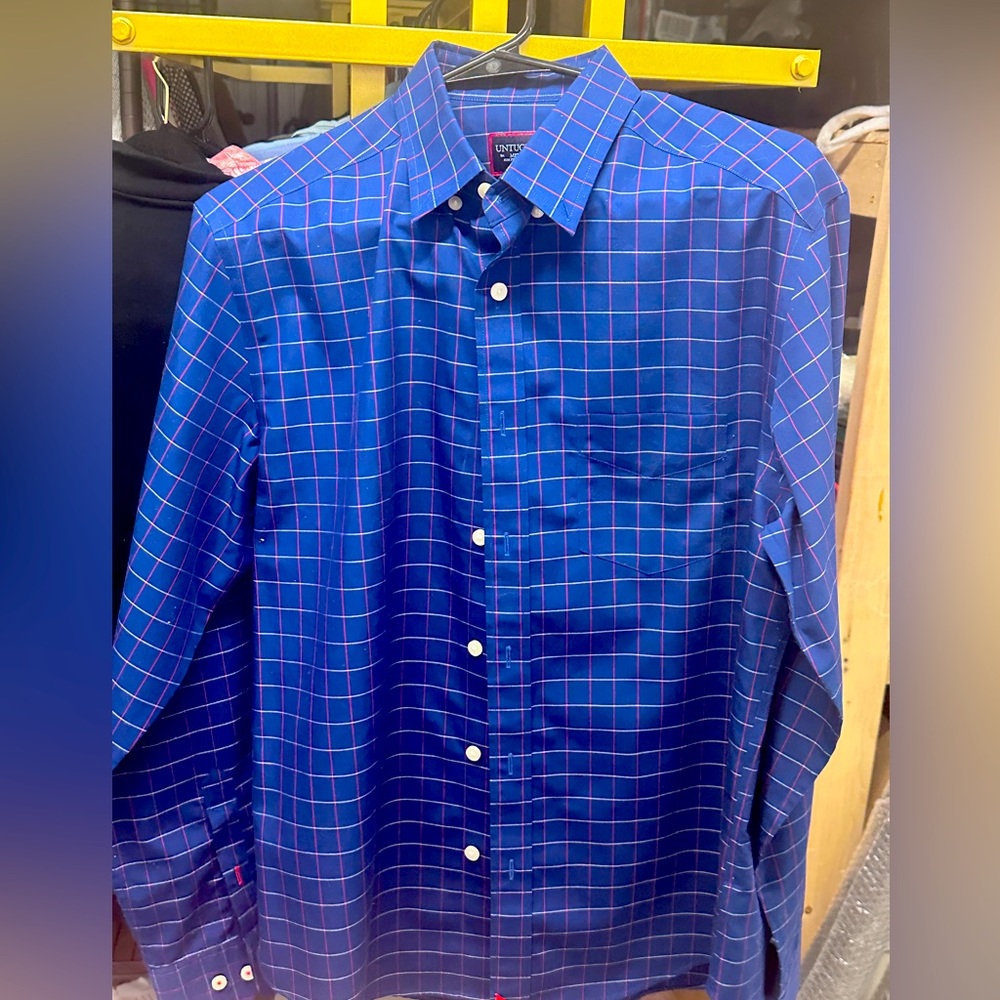 Long sleeve casual button down by UNTUCKit size medium